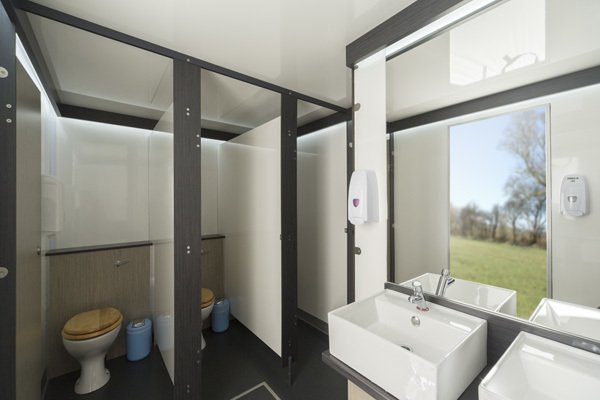 Luxury restroom trailer