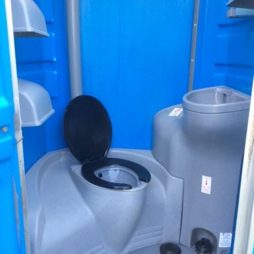 Luxury restroom trailer