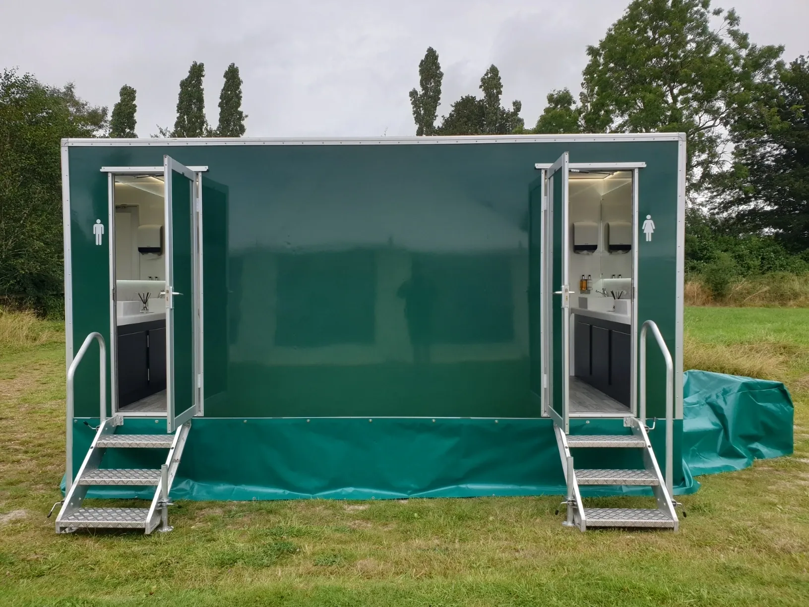 Luxury restroom trailer