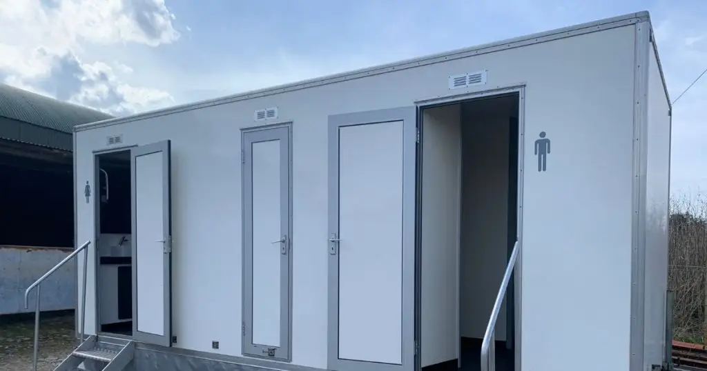 Luxury restroom trailer