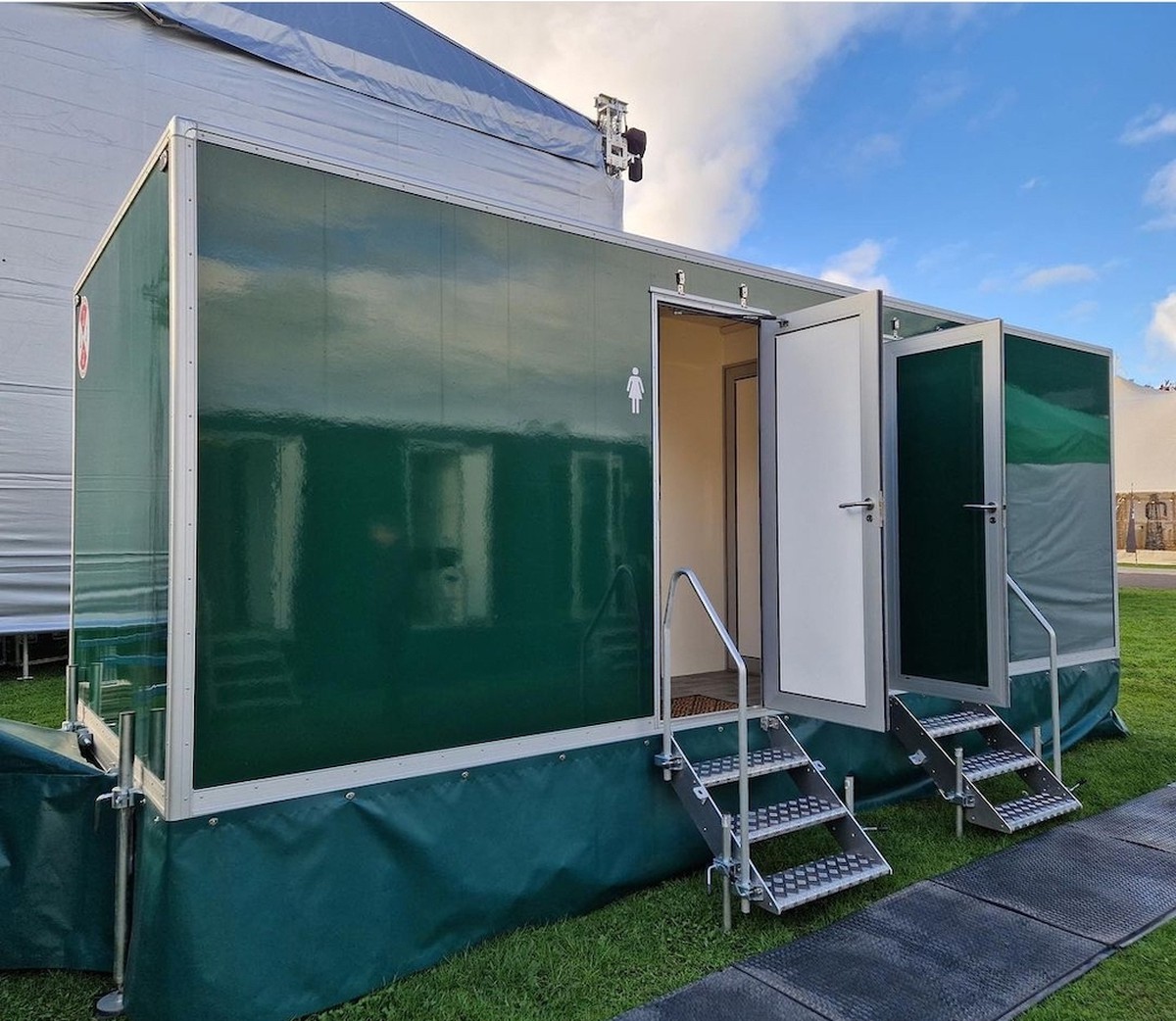 Luxury restroom trailer