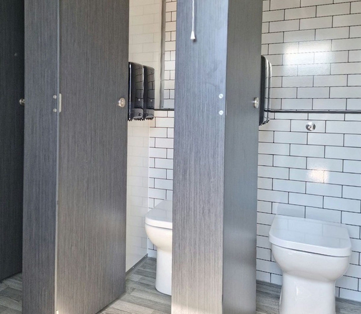 Luxury restroom trailer