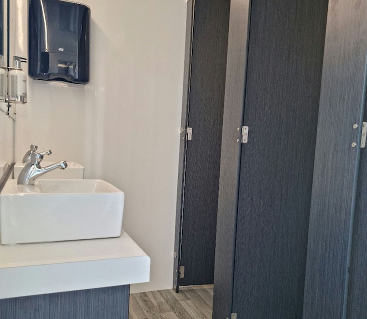 Luxury restroom trailer