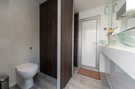 Luxury restroom trailer