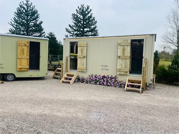 Luxury toilet hire