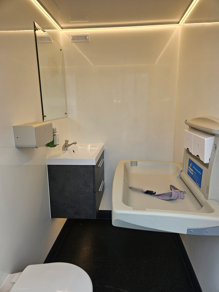 Luxury restroom trailer