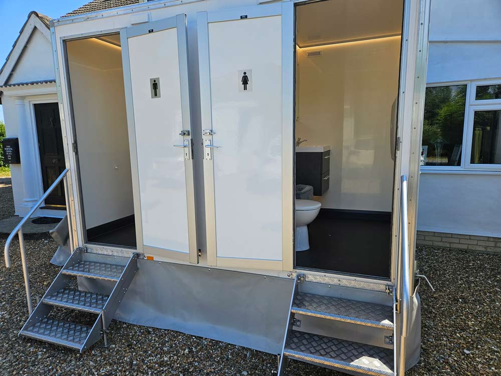 Luxury restroom trailer