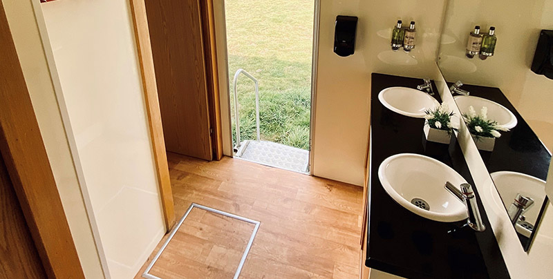 Luxury restroom trailer