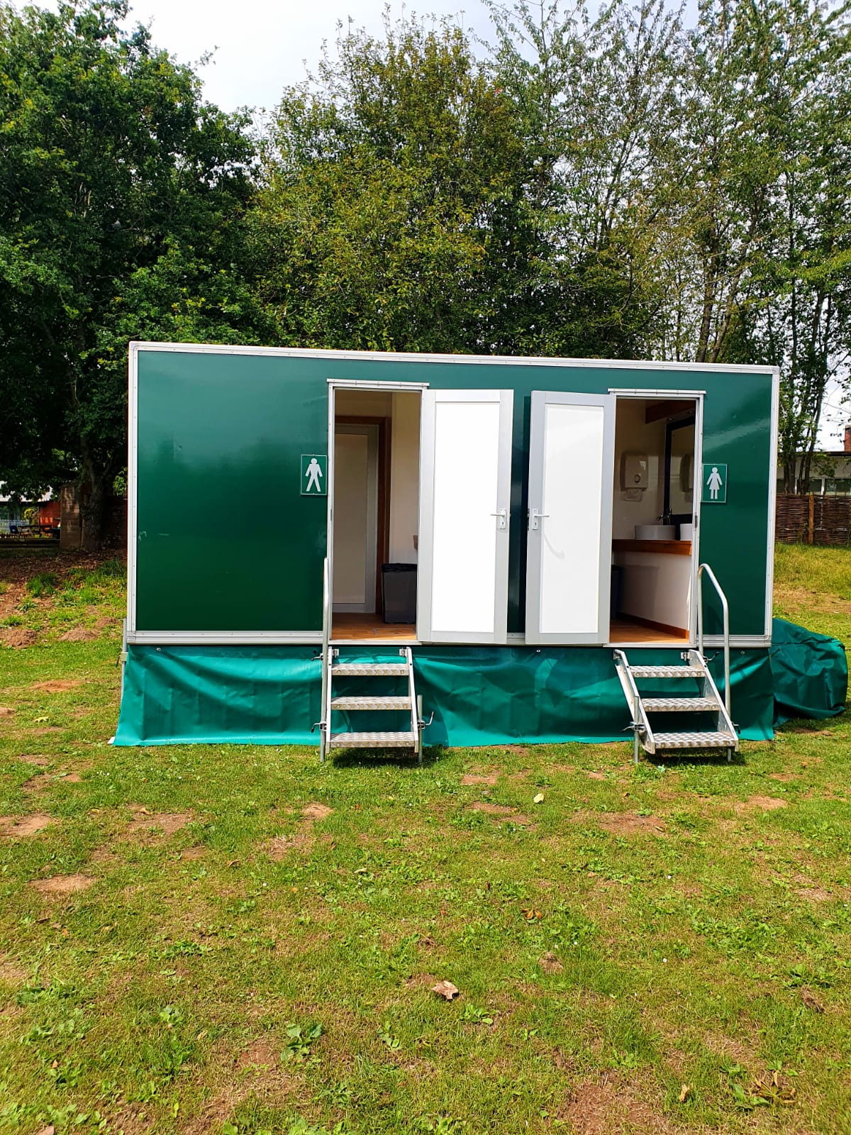 Luxury restroom trailer