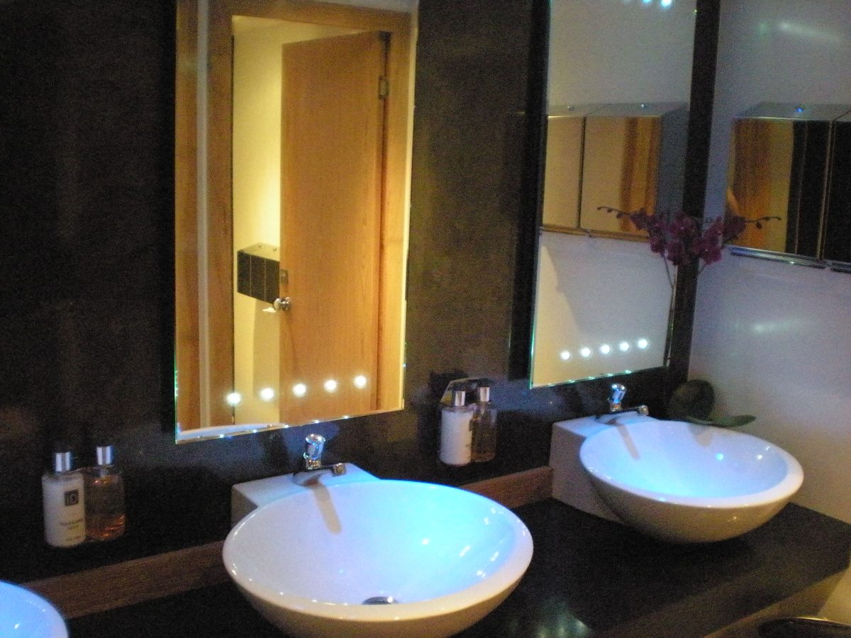 Luxury restroom trailer