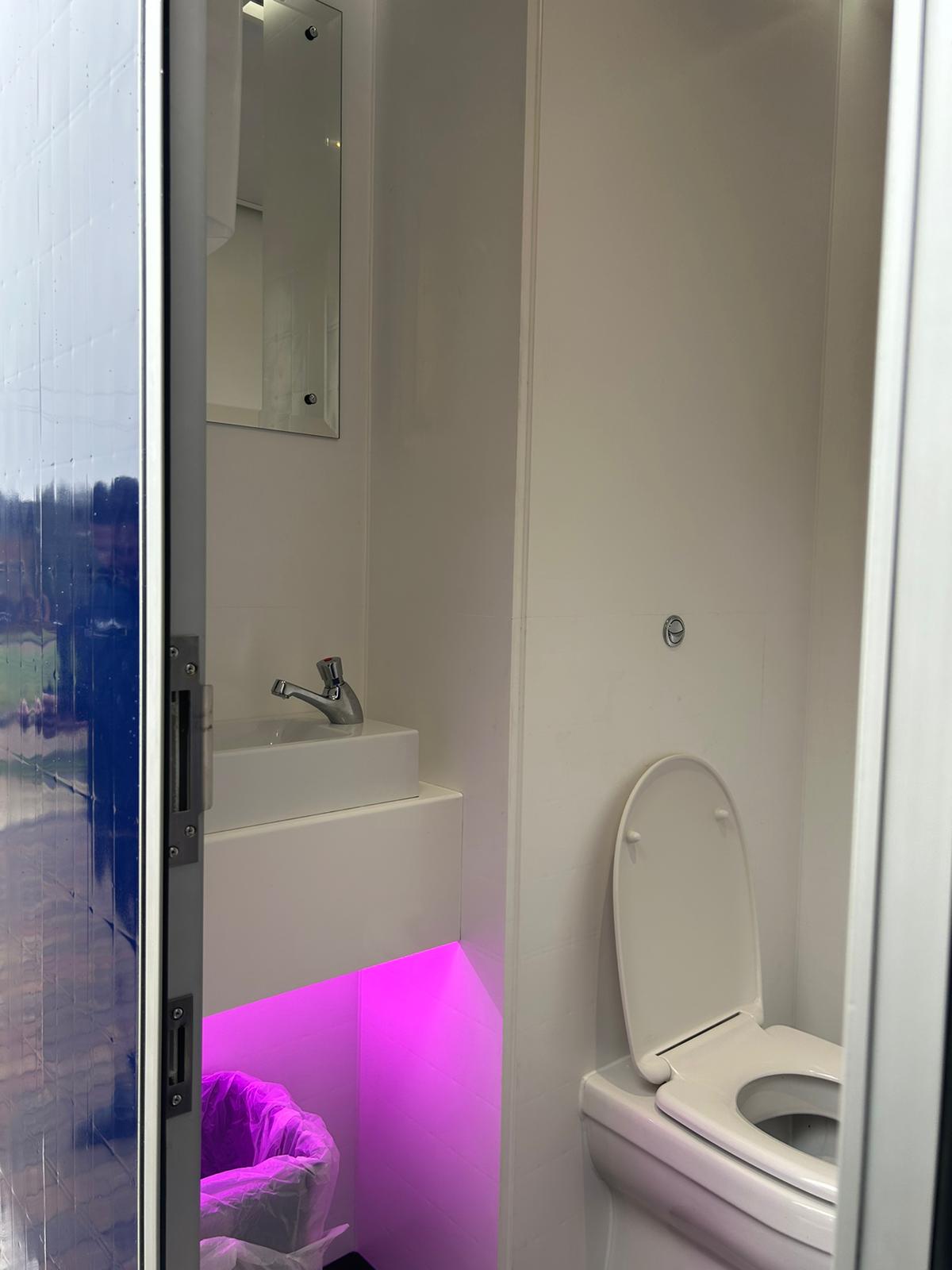 Luxury restroom trailer