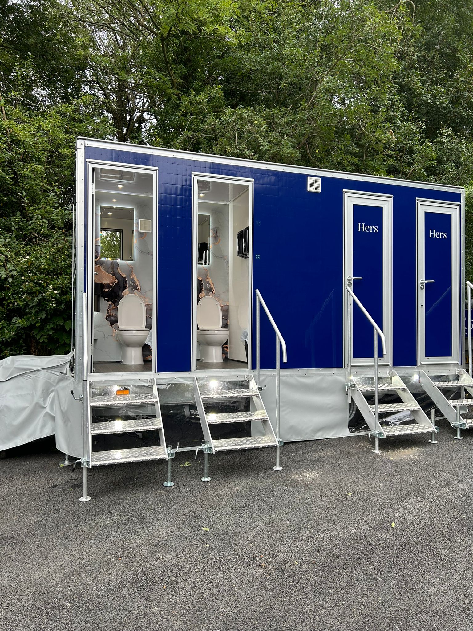 Luxury restroom trailer