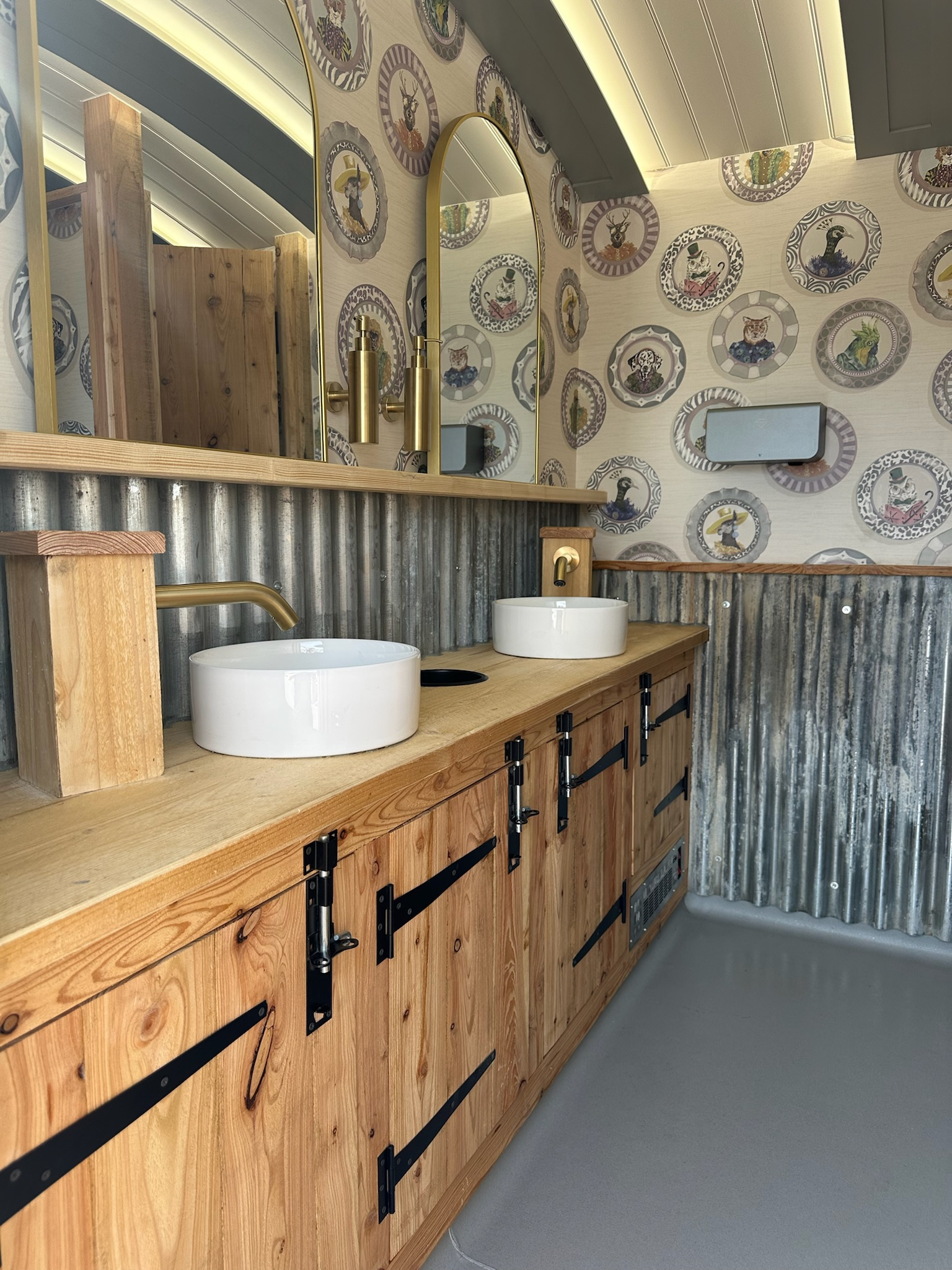 Luxury restroom trailer