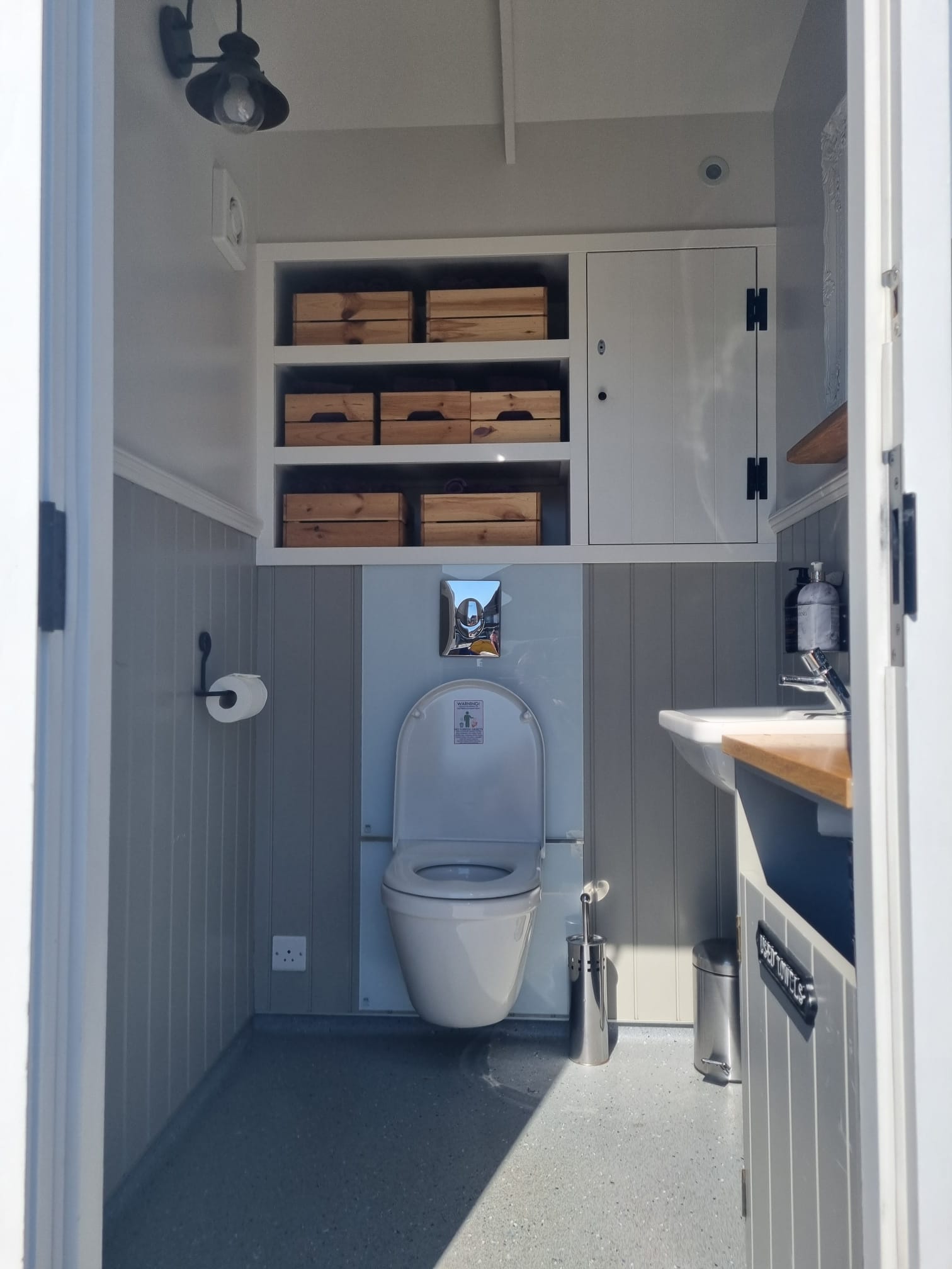Luxury restroom trailer
