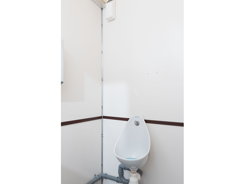 Luxury restroom trailer