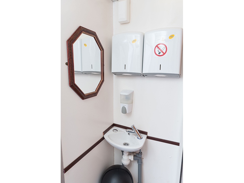 Luxury restroom trailer