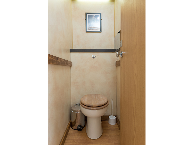 Luxury restroom trailer