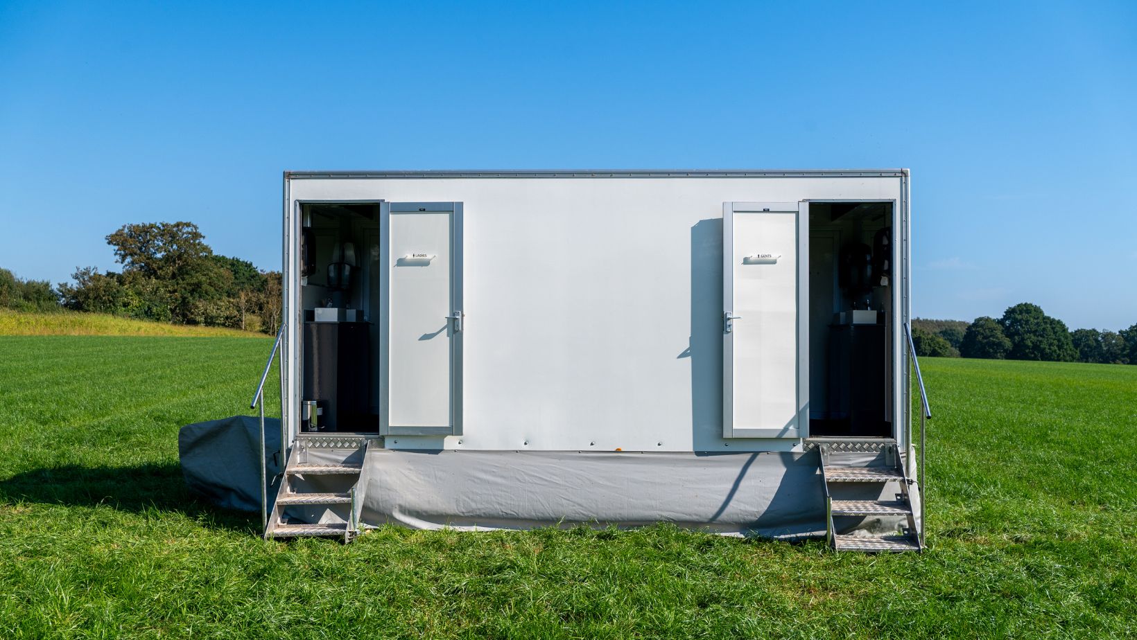 Luxury restroom trailer