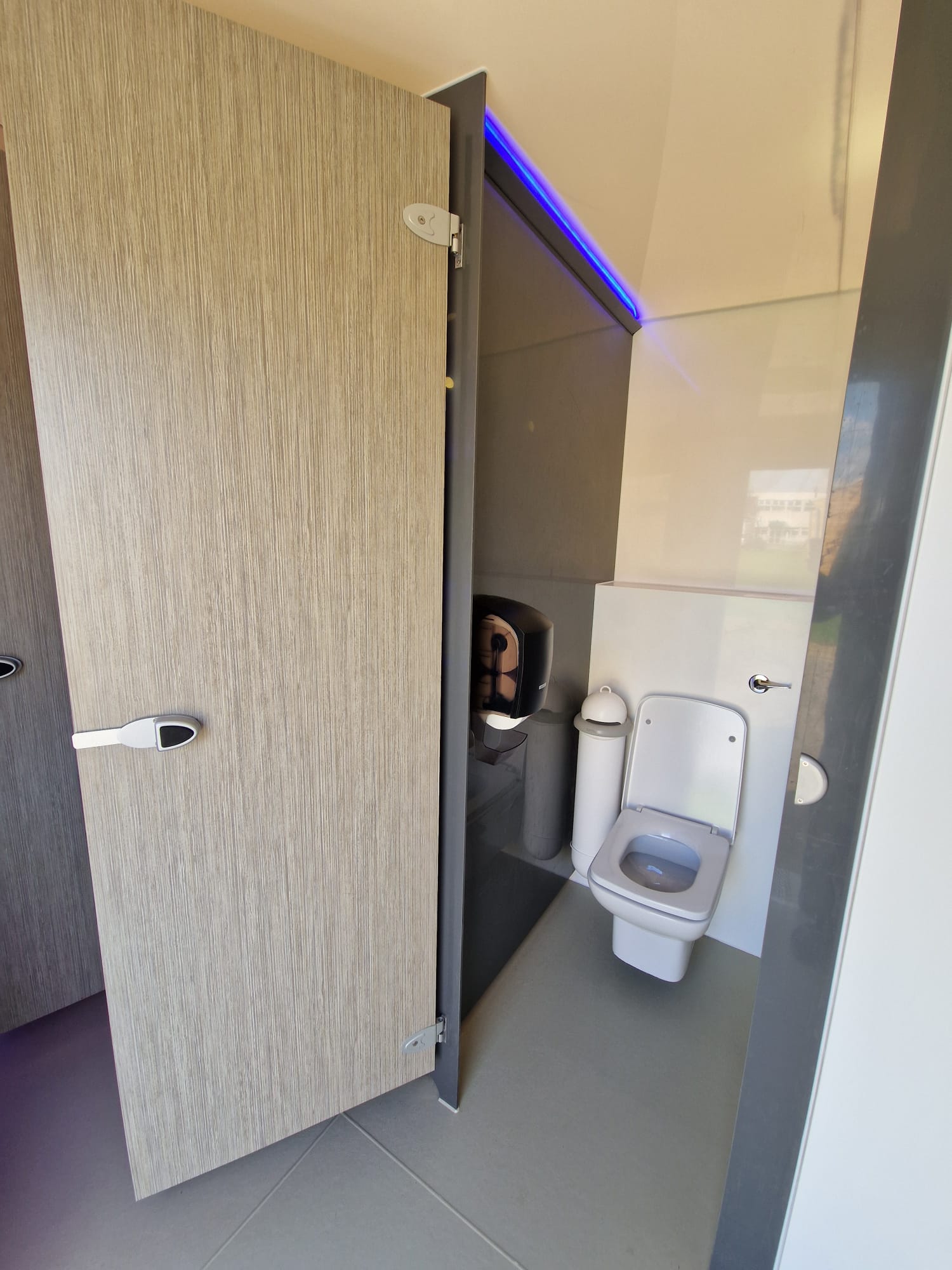 Luxury restroom trailer
