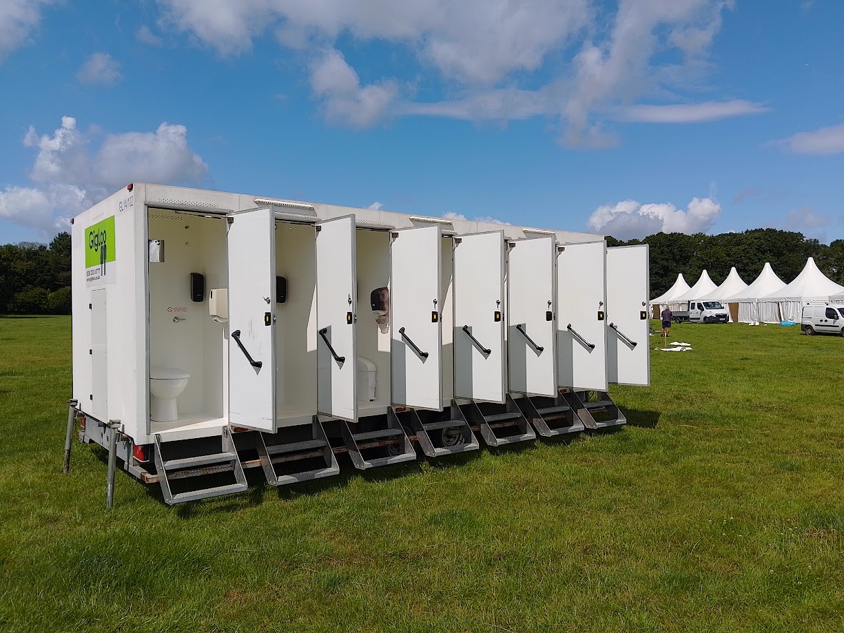 Luxury restroom trailer