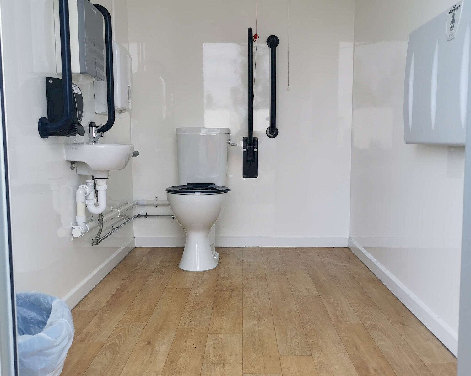 Luxury restroom trailer