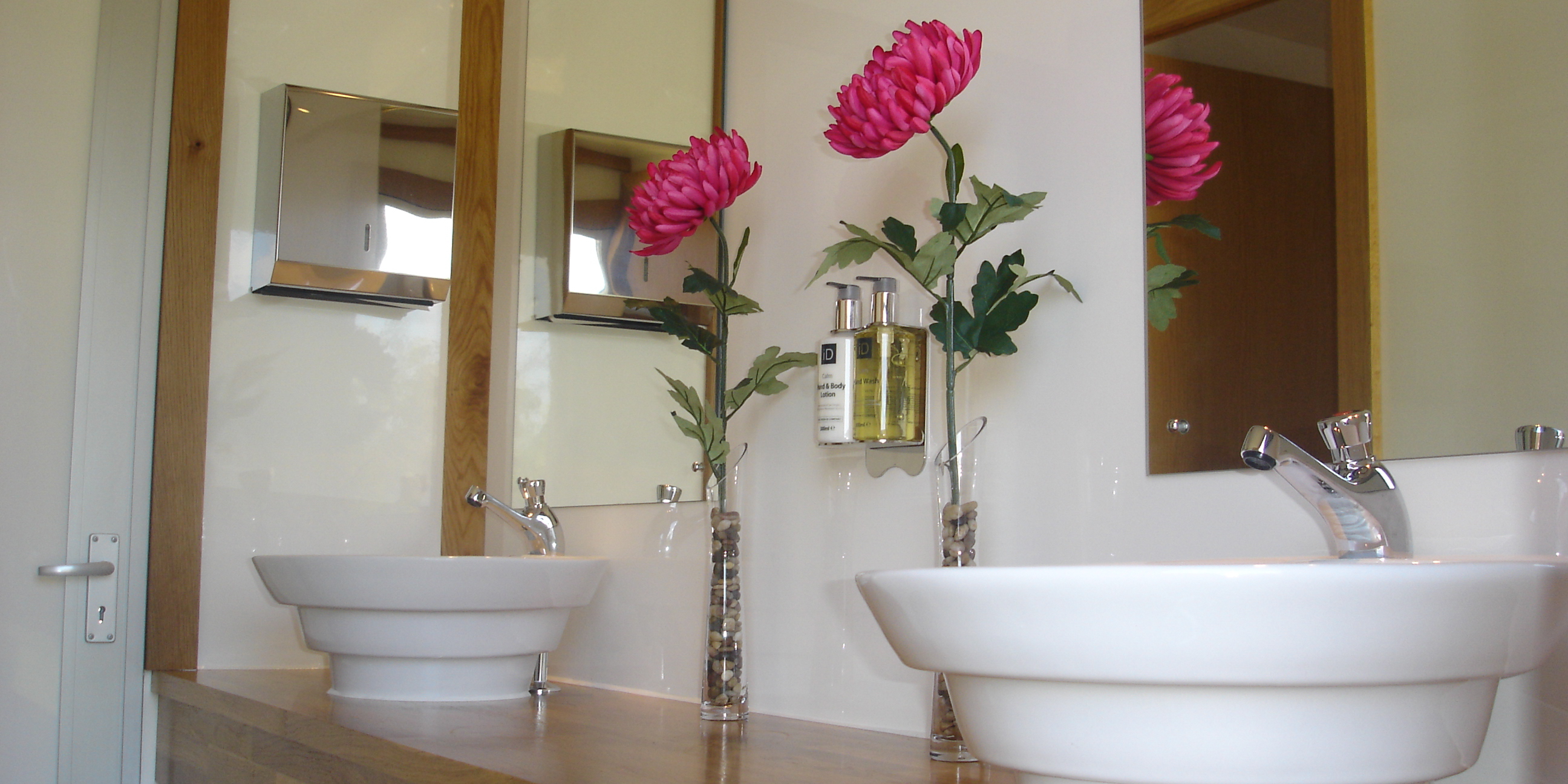 Luxury restroom trailer