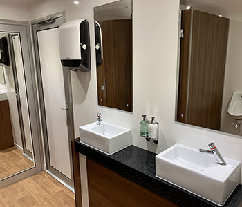 Luxury 4 + 2 Toilet Unit